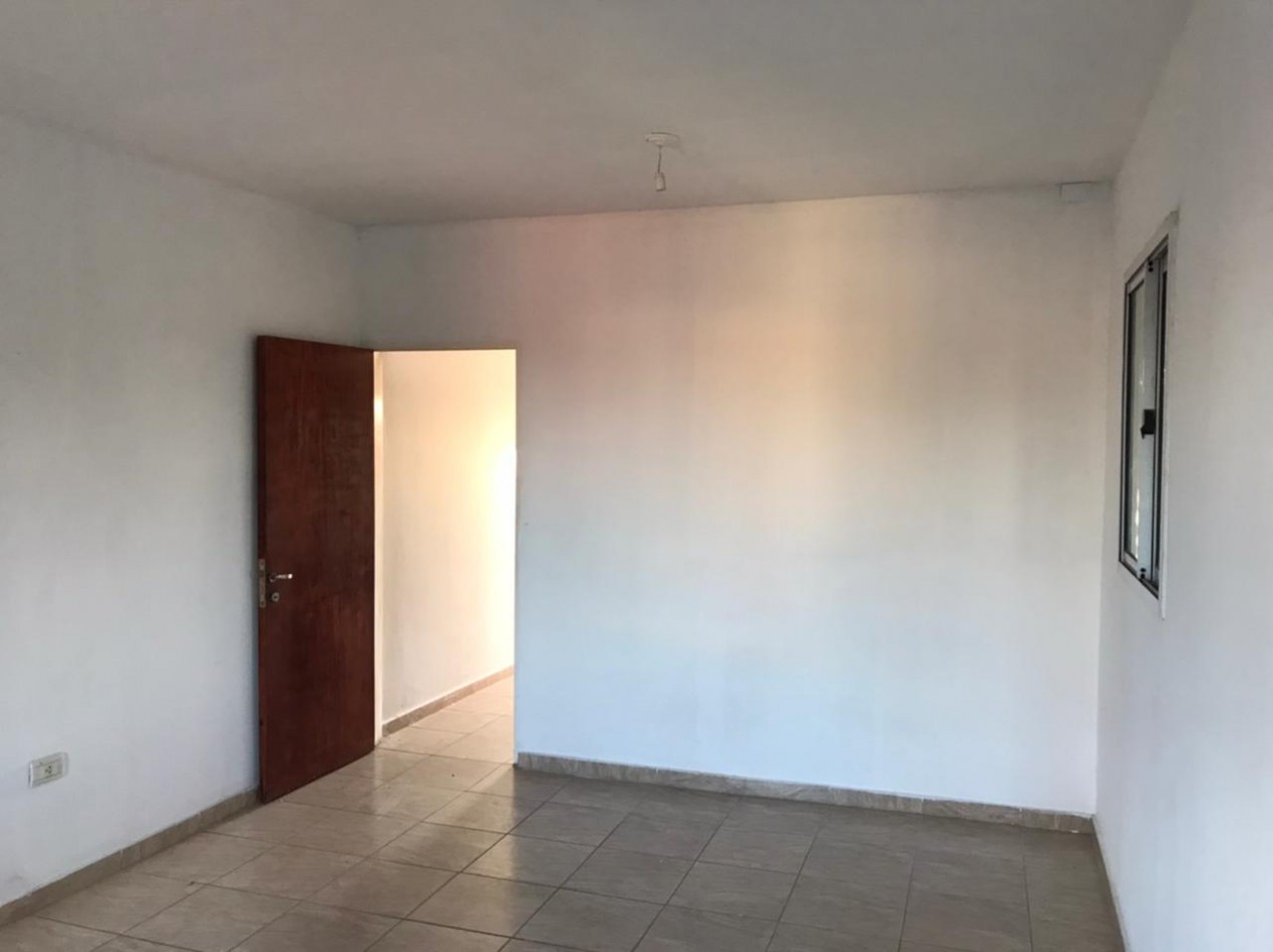 B° VILLA ADELA DEPARTAMENTO PLANTA ALTA ( INGRESO COMPARTIDO) 