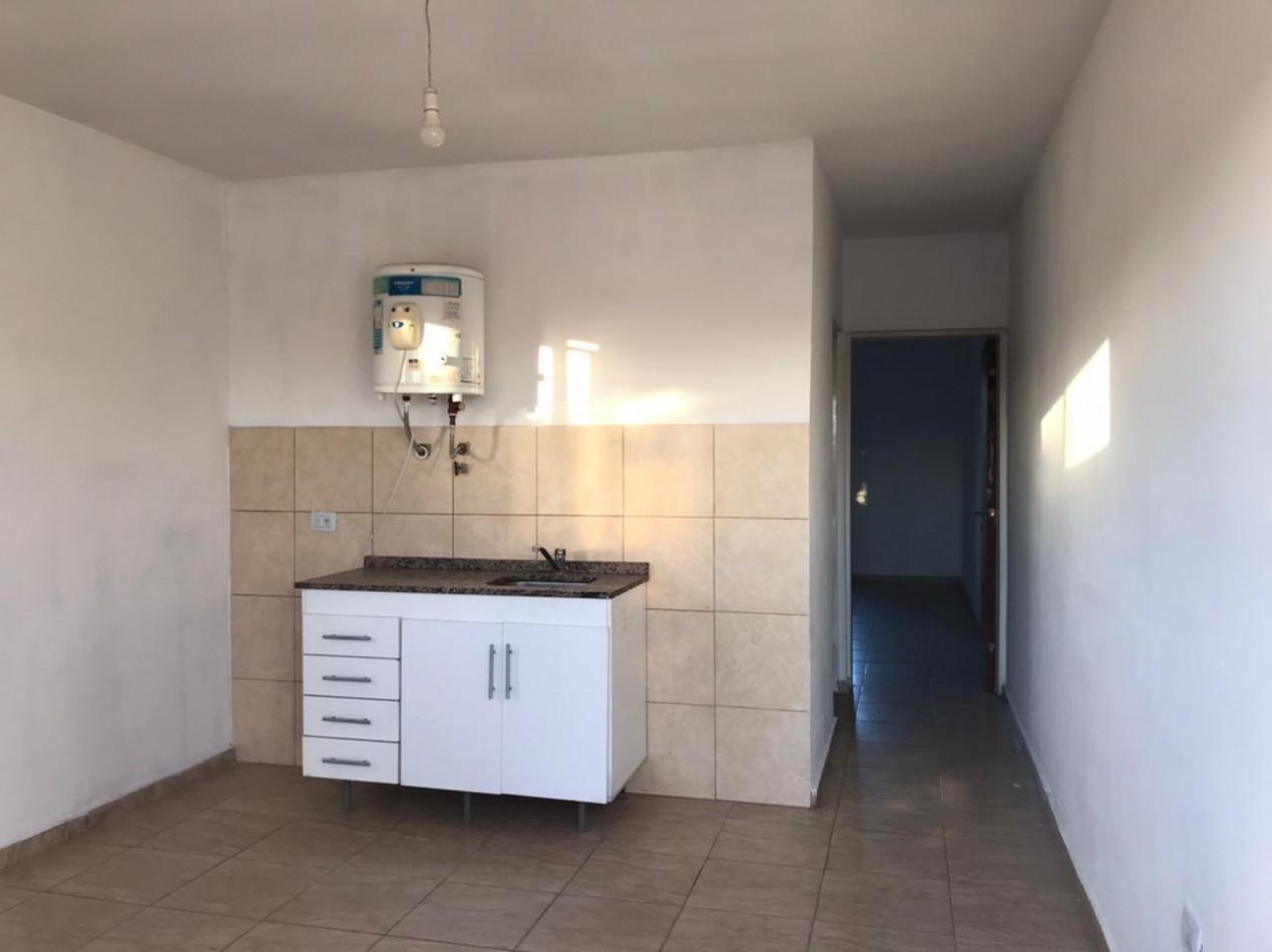 B° VILLA ADELA DEPARTAMENTO PLANTA ALTA ( INGRESO COMPARTIDO) 