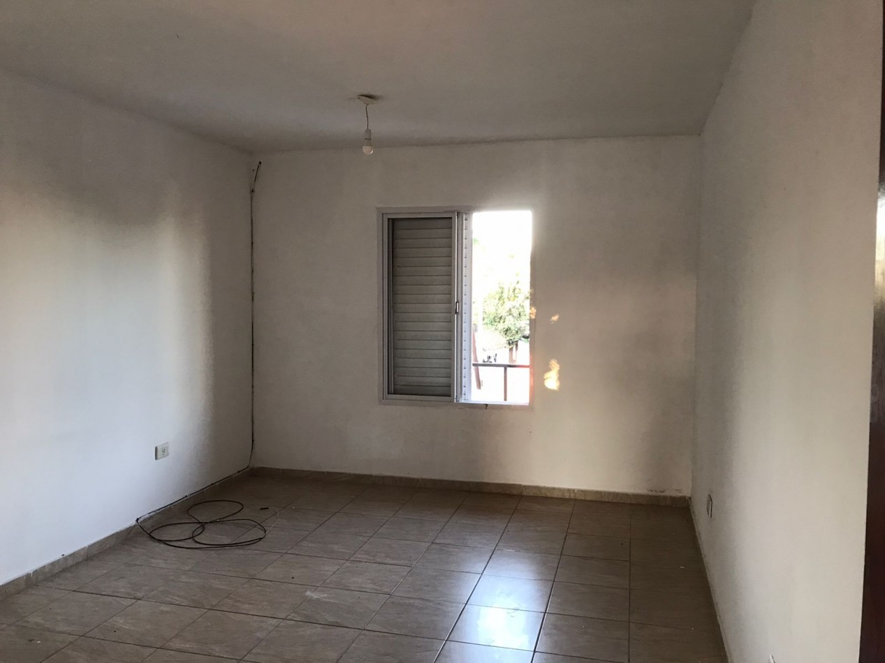 B° VILLA ADELA DEPARTAMENTO PLANTA ALTA ( INGRESO COMPARTIDO) 