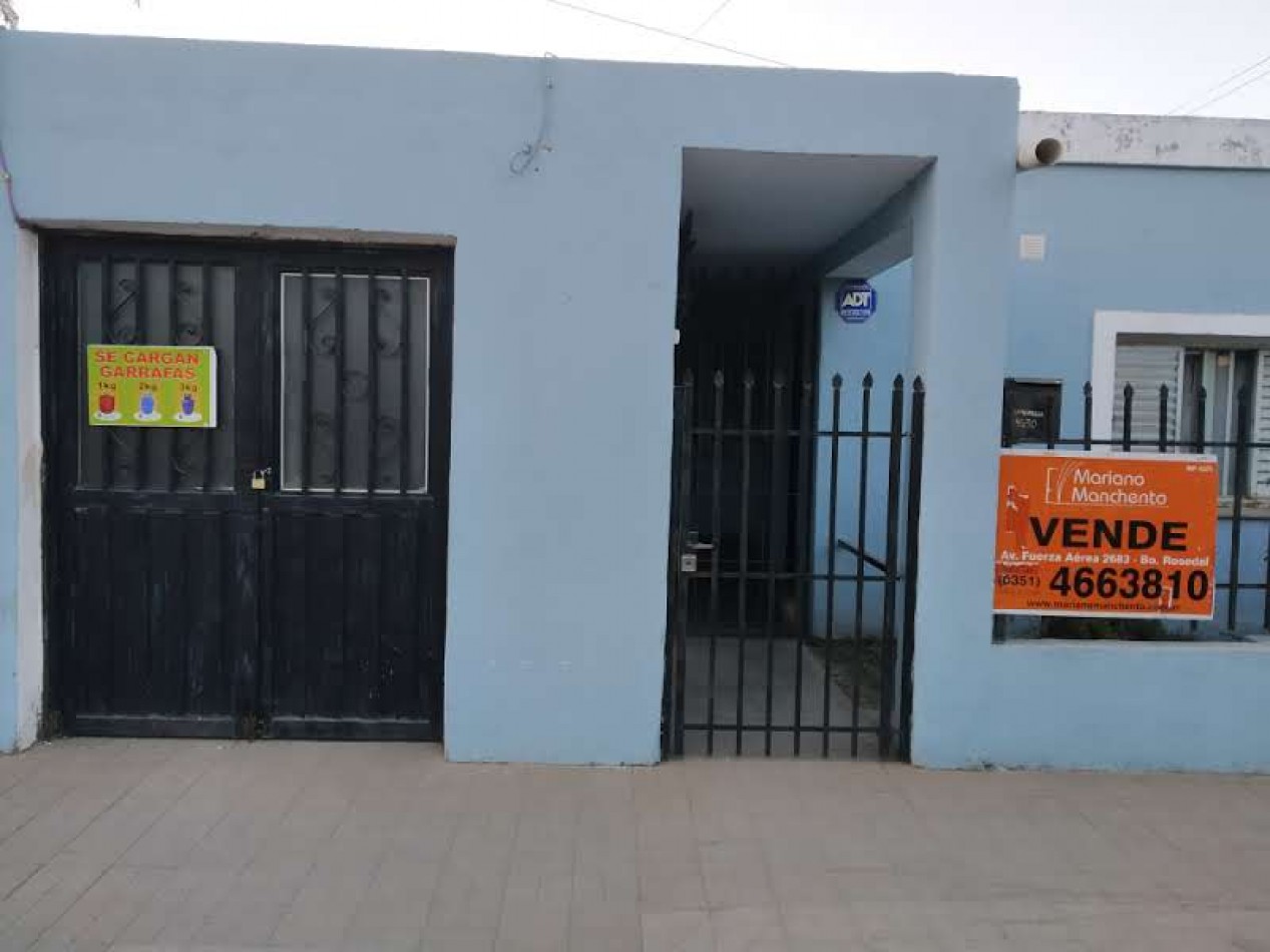 Villa Adela, linda zona a metros de calle principal del barrio.- 