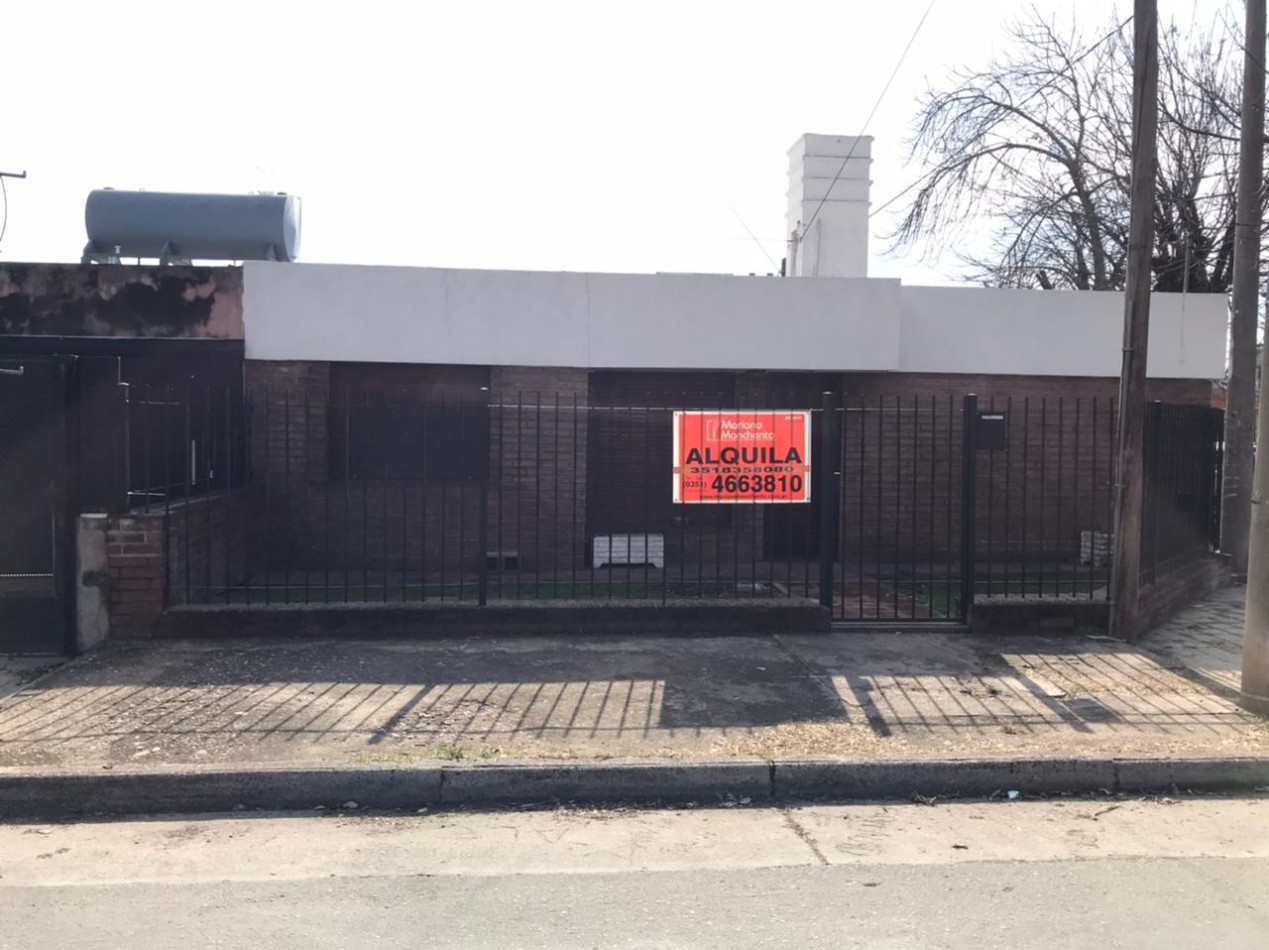B° AMEGHINO SUR, IMPECABLE VIVIENDA ESQUINA, A METROS DE RUTA 20.- 