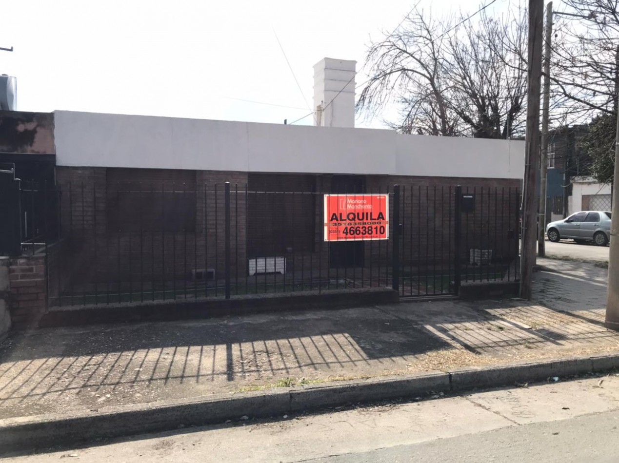 B° AMEGHINO SUR, IMPECABLE VIVIENDA ESQUINA, A METROS DE RUTA 20.- 