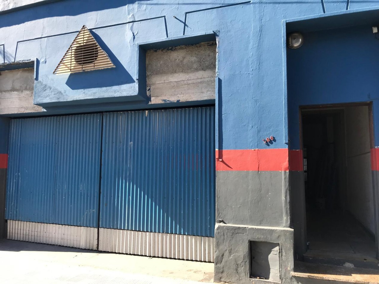 CENTRO SOBRE CALLE SALTA, LINDA ZONA.- 