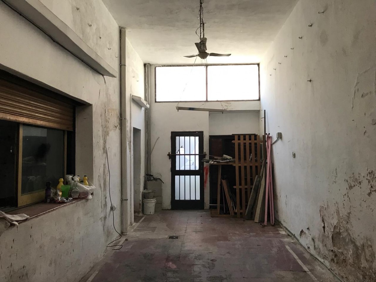 CENTRO SOBRE CALLE SALTA, LINDA ZONA.- 