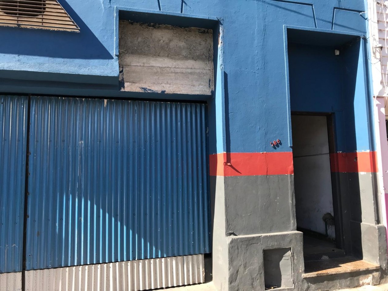 CENTRO SOBRE CALLE SALTA, LINDA ZONA.- 