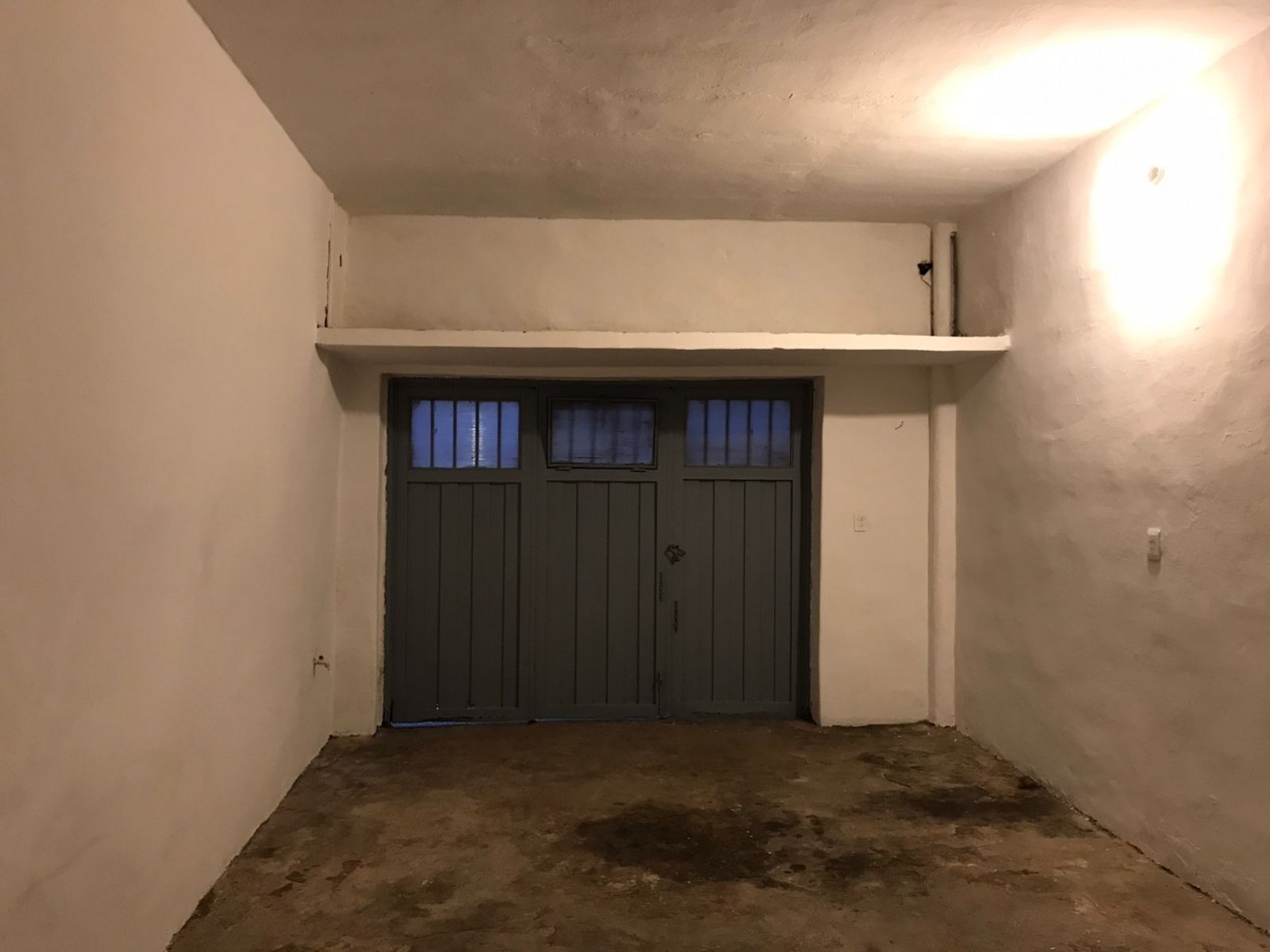 Salon comercial con local, espectacular zona sobre calle cacheuta.- 