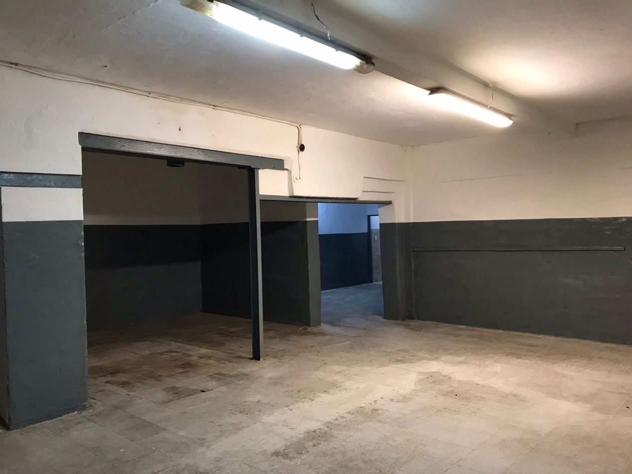 Salon comercial con local, espectacular zona sobre calle cacheuta.- 
