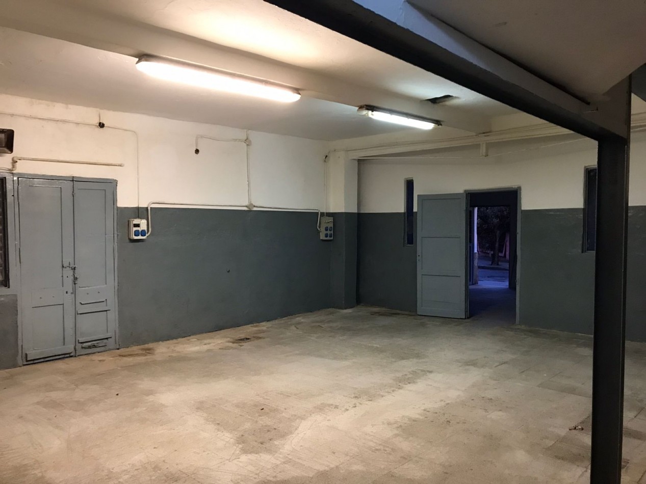 Salon comercial con local, espectacular zona sobre calle cacheuta.- 