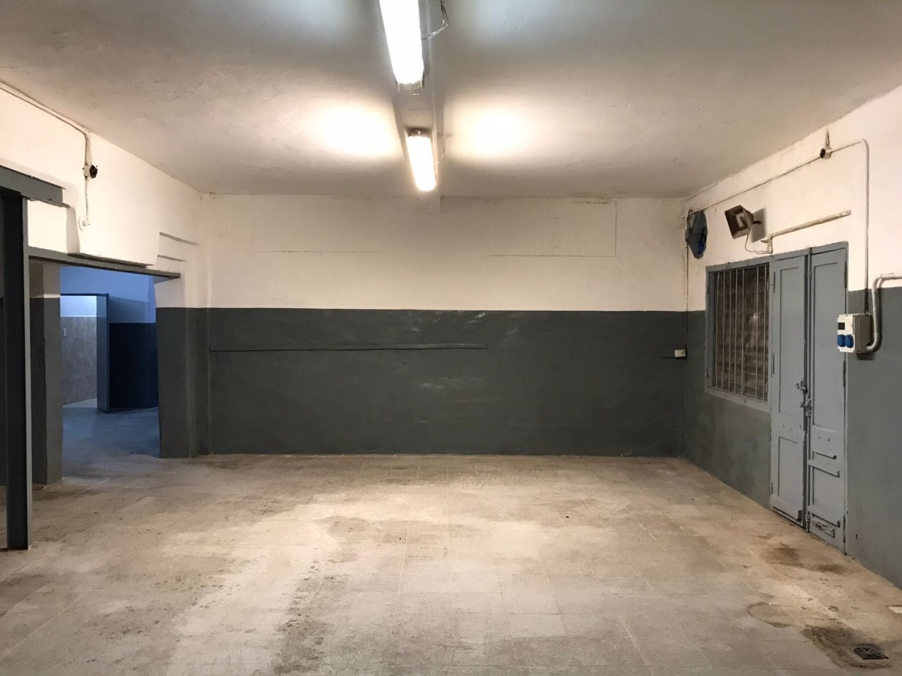 Salon comercial con local, espectacular zona sobre calle cacheuta.- 