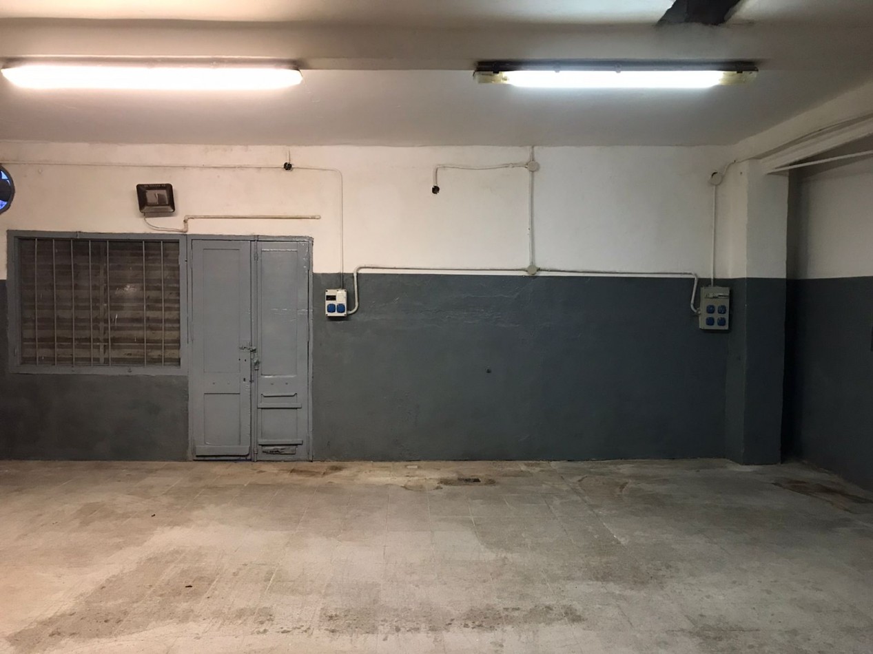 Salon comercial con local, espectacular zona sobre calle cacheuta.- 