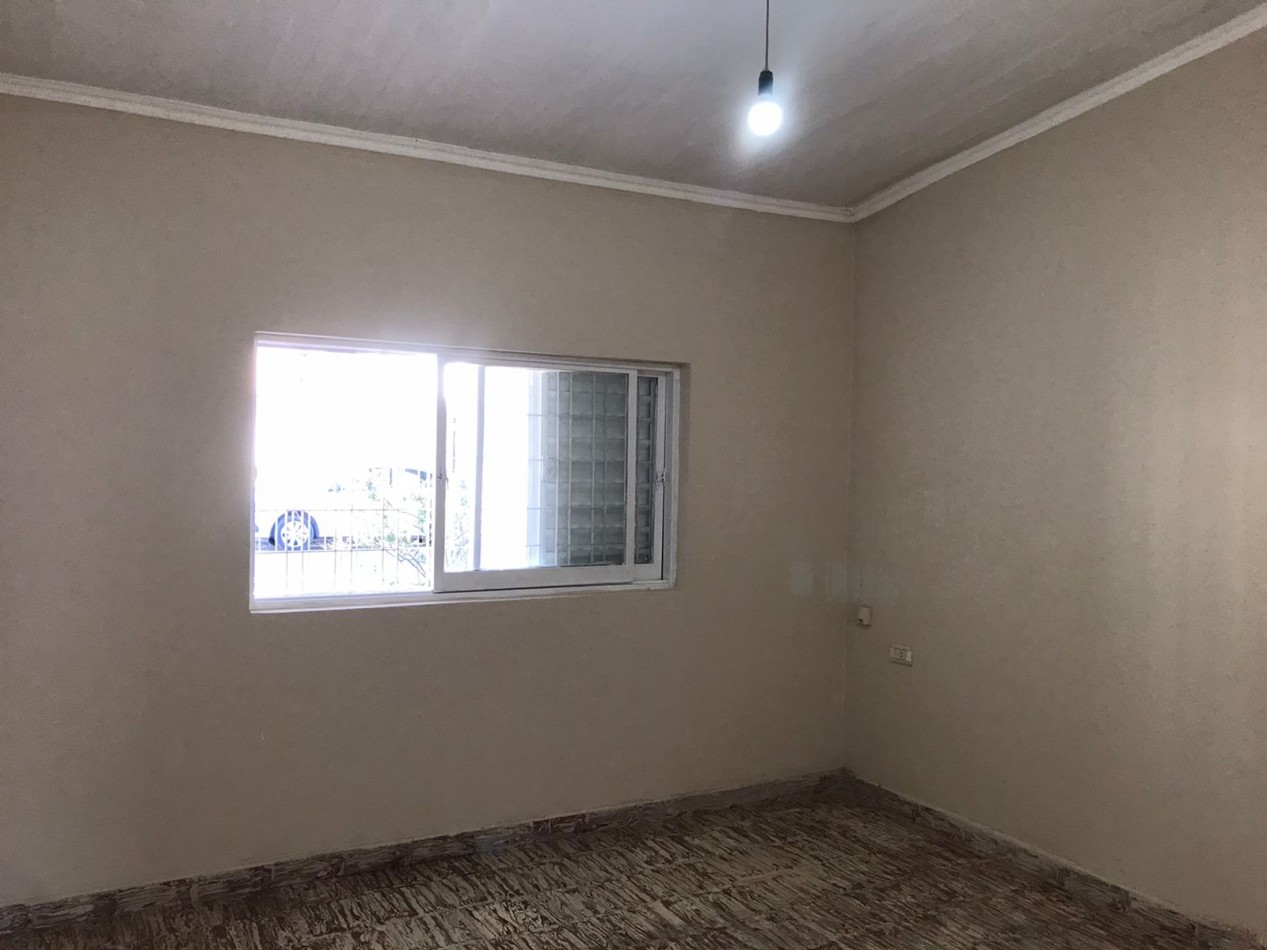 VILLA ADELA, MEJOR ZONA A SOLO UNA CUADRA DE RUTA 20.- IMPECABLE