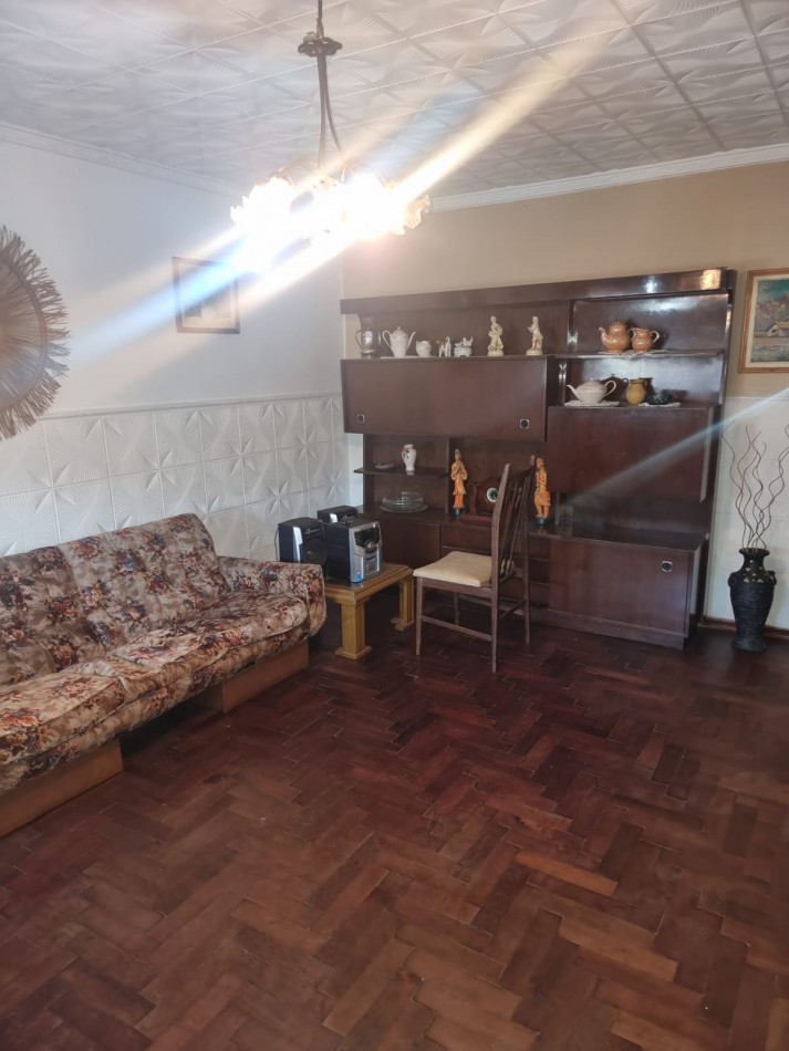 SE VENDE BARRIO ATE, Inversion asegurada: casa + 2 departamentos con potencial de renta
