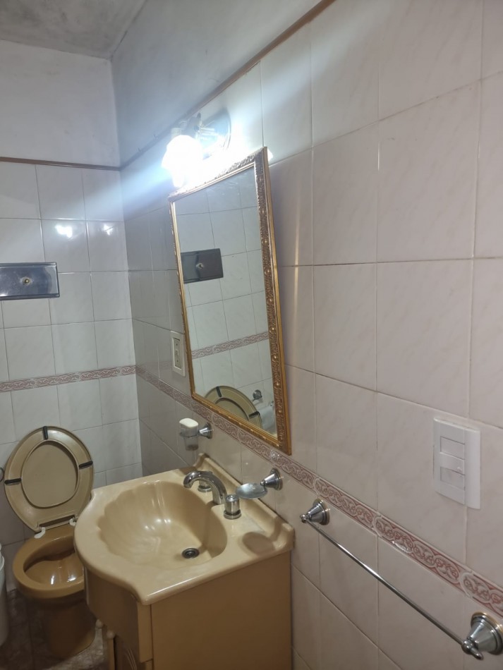 SE VENDE BARRIO ATE, Inversion asegurada: casa + 2 departamentos con potencial de renta