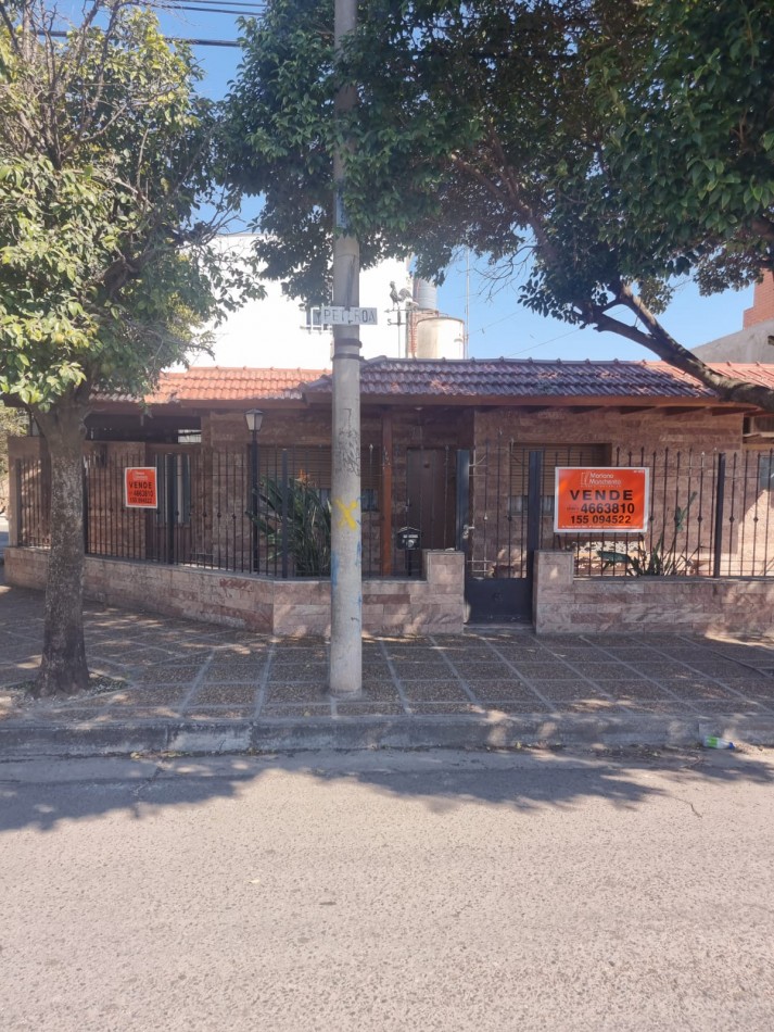 SE VENDE BARRIO ATE, Inversion asegurada: casa + 2 departamentos con potencial de renta