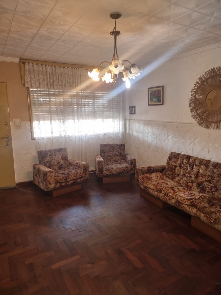 SE VENDE BARRIO ATE, Inversion asegurada: casa + 2 departamentos con potencial de renta