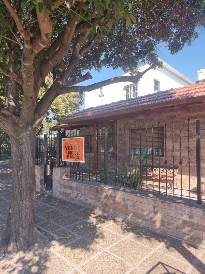 SE VENDE BARRIO ATE, Inversion asegurada: casa + 2 departamentos con potencial de renta