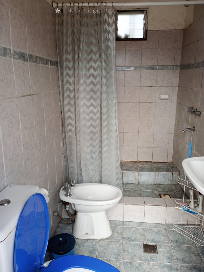 SE VENDE BARRIO ATE, Inversion asegurada: casa + 2 departamentos con potencial de renta