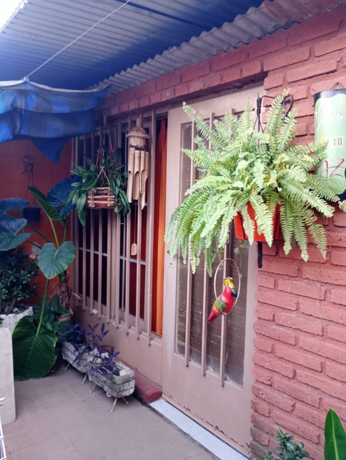SE VENDE BARRIO ATE, Inversion asegurada: casa + 2 departamentos con potencial de renta