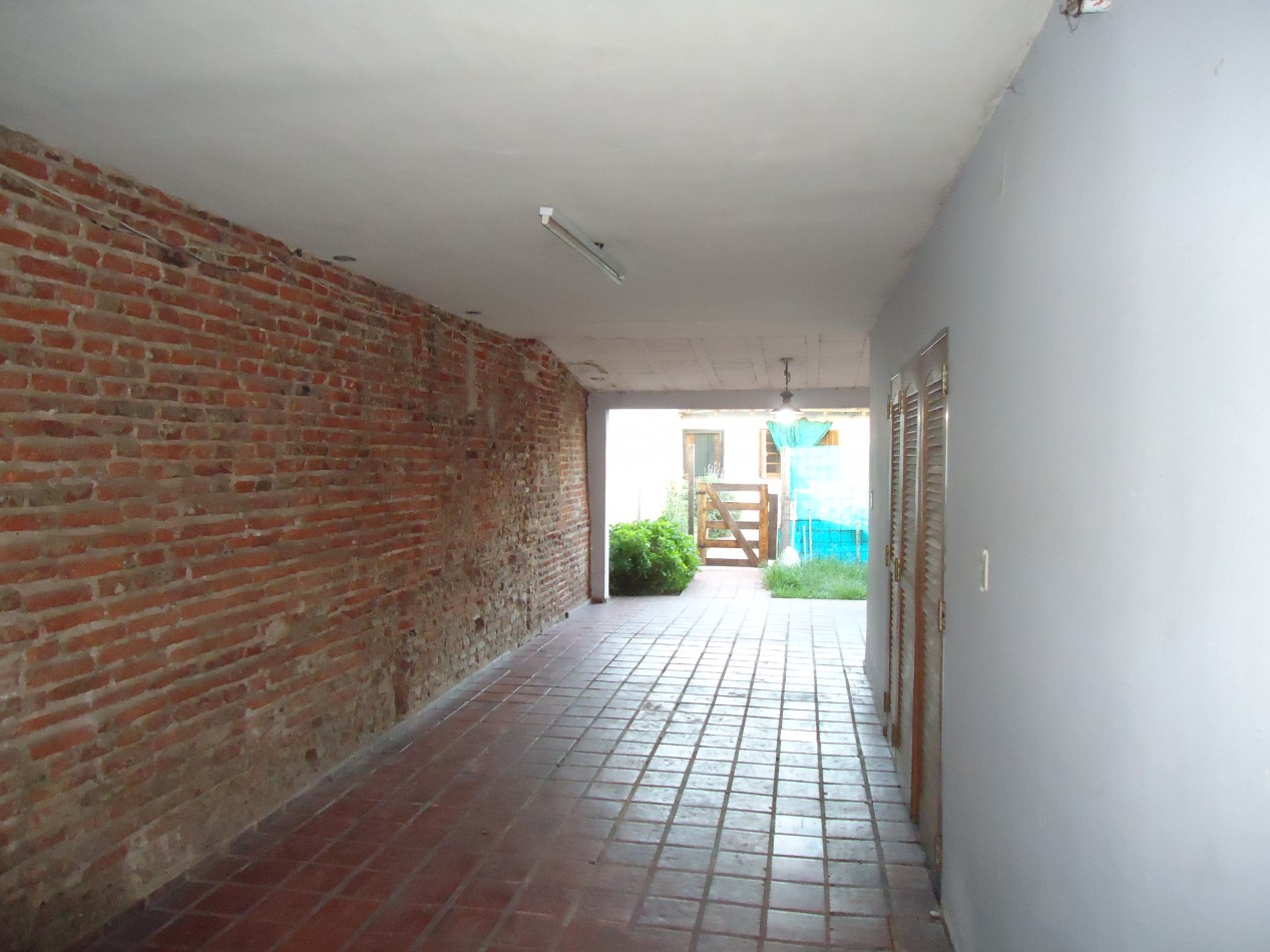 B° Los naranjos, sobre calle Maestro Vidal, impecable.-