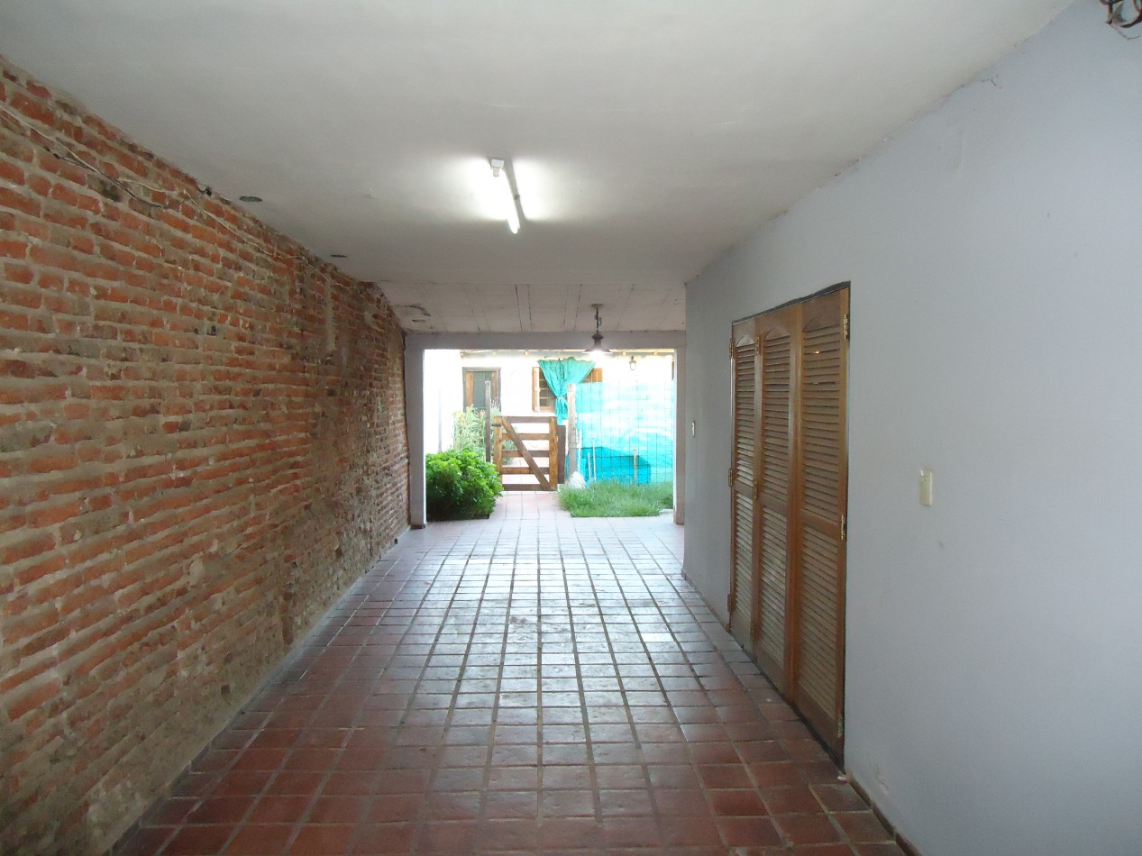 B° Los naranjos, sobre calle Maestro Vidal, impecable.-