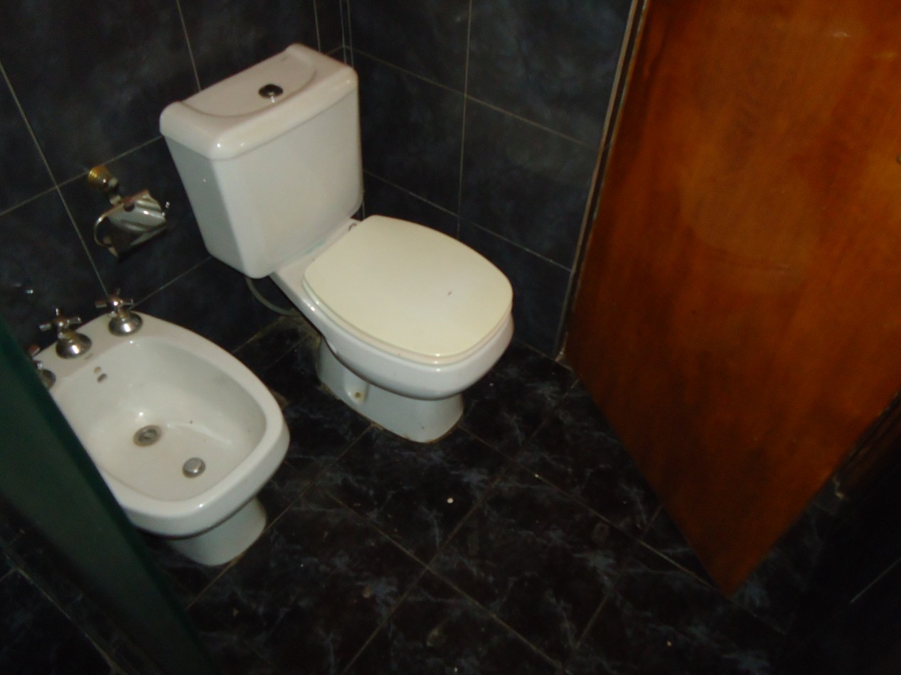 B° Los naranjos, sobre calle Maestro Vidal, impecable.-