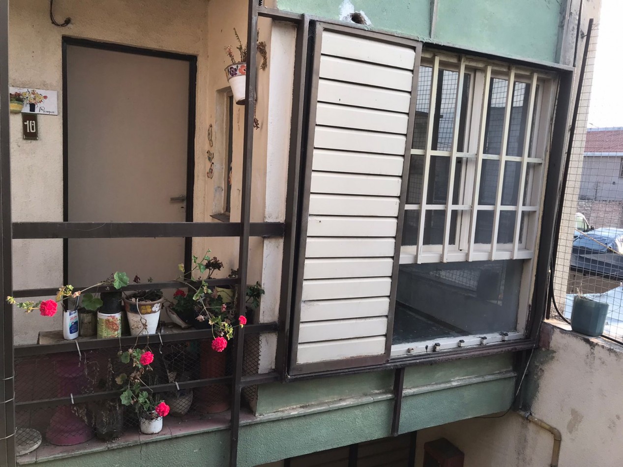 B° Maurizzi, Departamento planta alta, complejo semi cerrado.-  DEPARTAMENTO