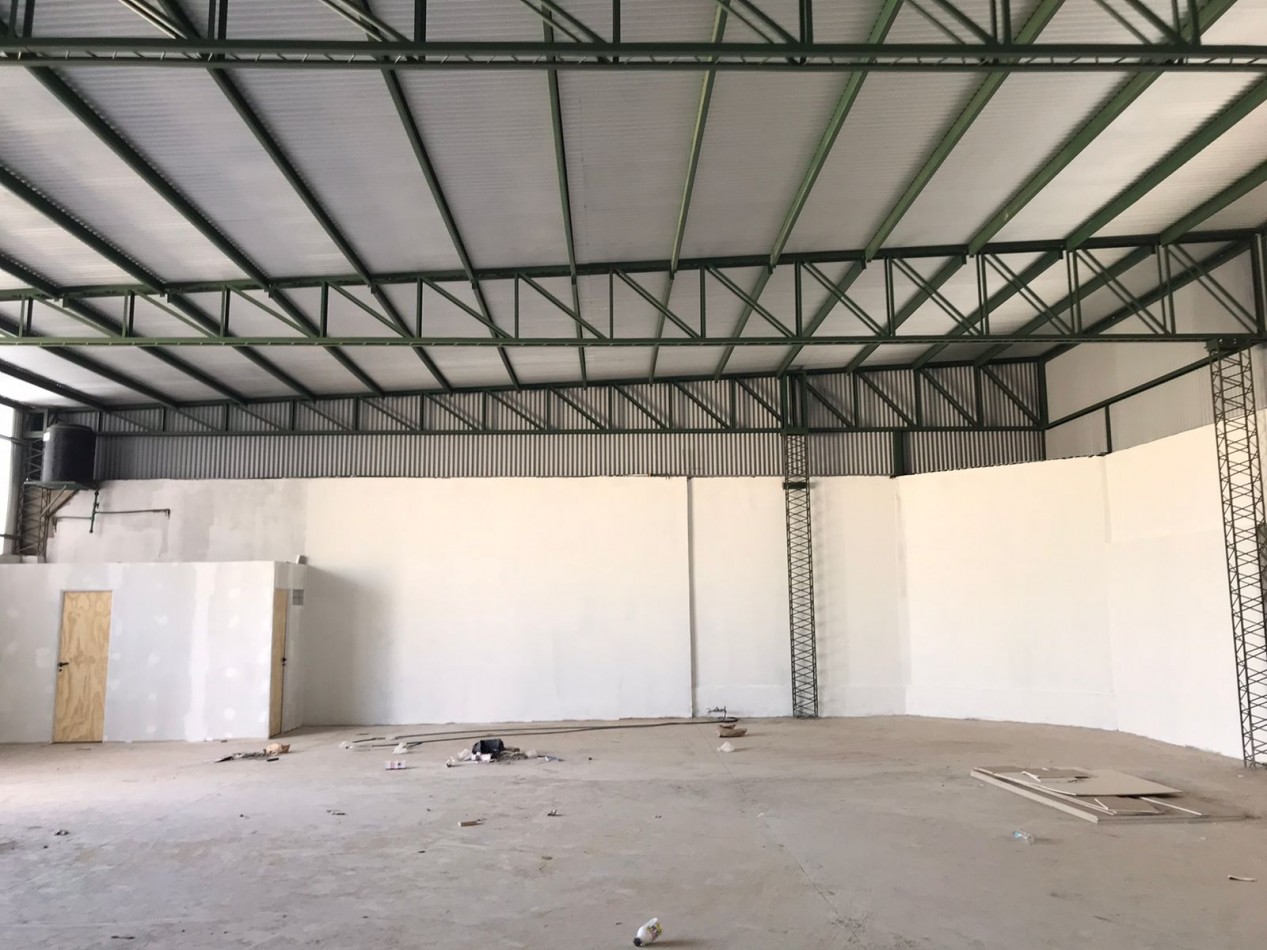 ALBERDI, ESPECTACULAR GALPON NUEVO A ESTRENAR.-