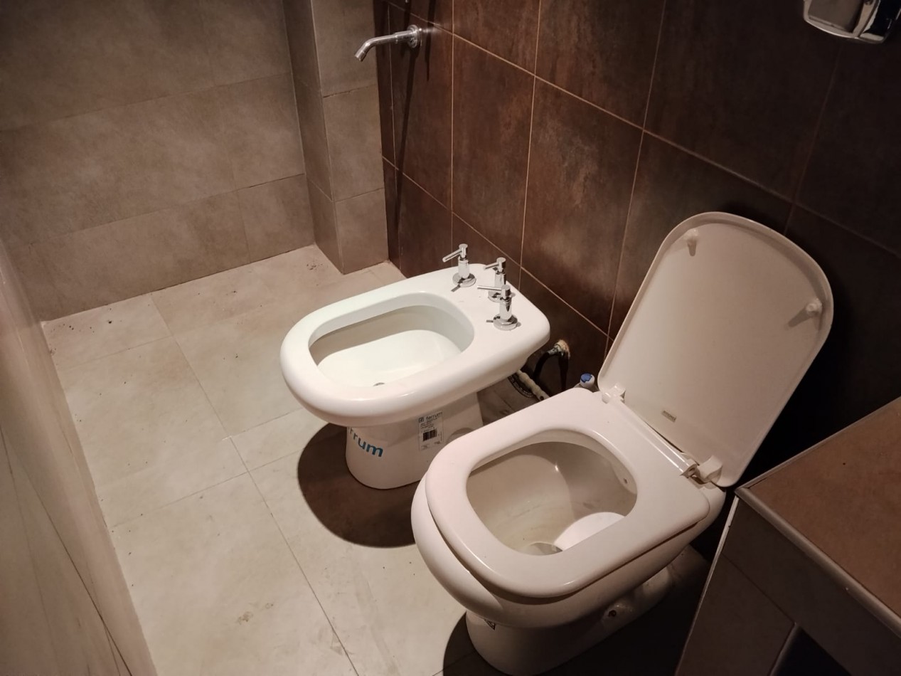 A METROS DE RUTA 20 IMPECABLE GALPON ( B° ROSEDAL) 