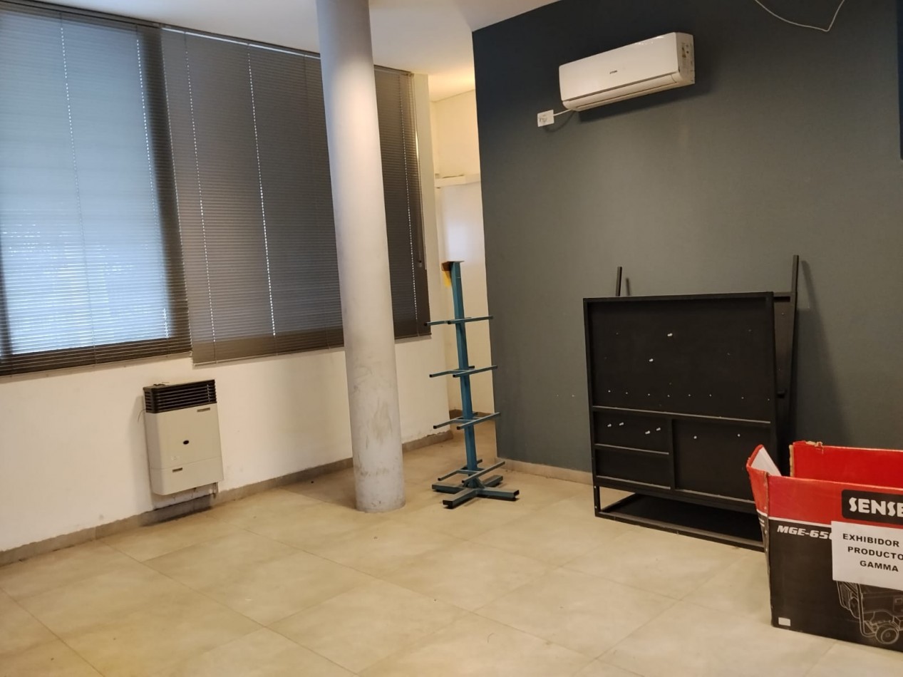 A METROS DE RUTA 20 IMPECABLE GALPON ( B° ROSEDAL) 