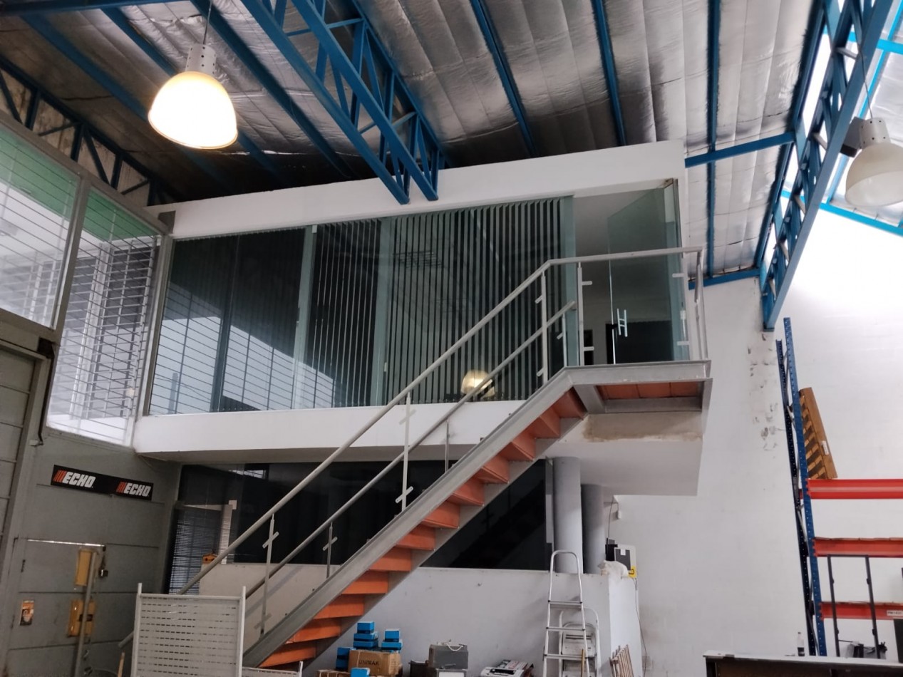 A METROS DE RUTA 20 IMPECABLE GALPON ( B° ROSEDAL) 