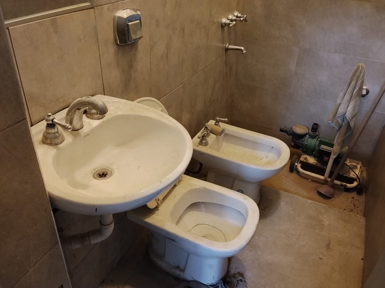 A METROS DE RUTA 20 IMPECABLE GALPON ( B° ROSEDAL) 