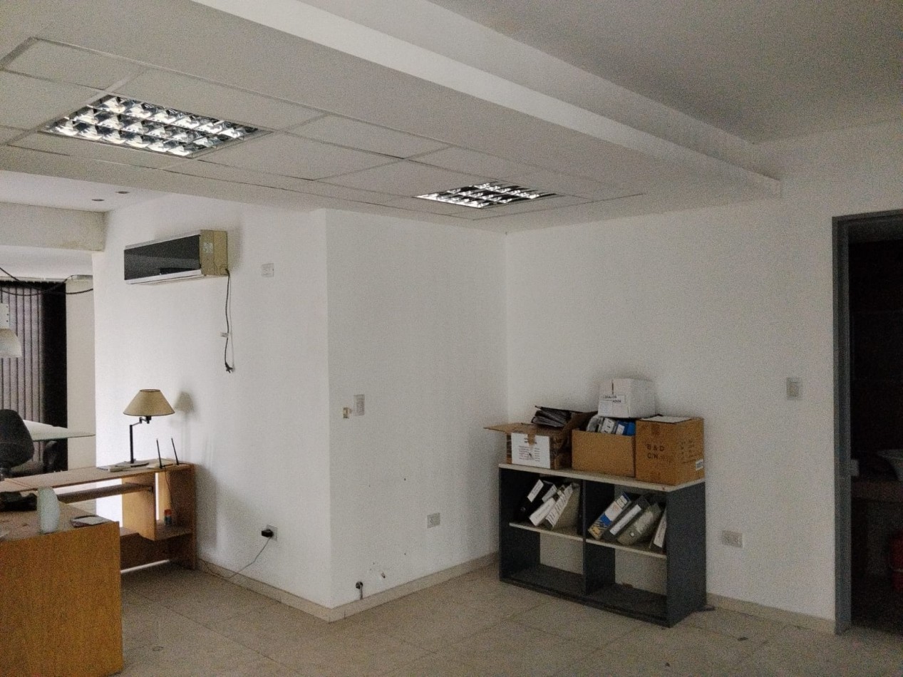 A METROS DE RUTA 20 IMPECABLE GALPON ( B° ROSEDAL) 