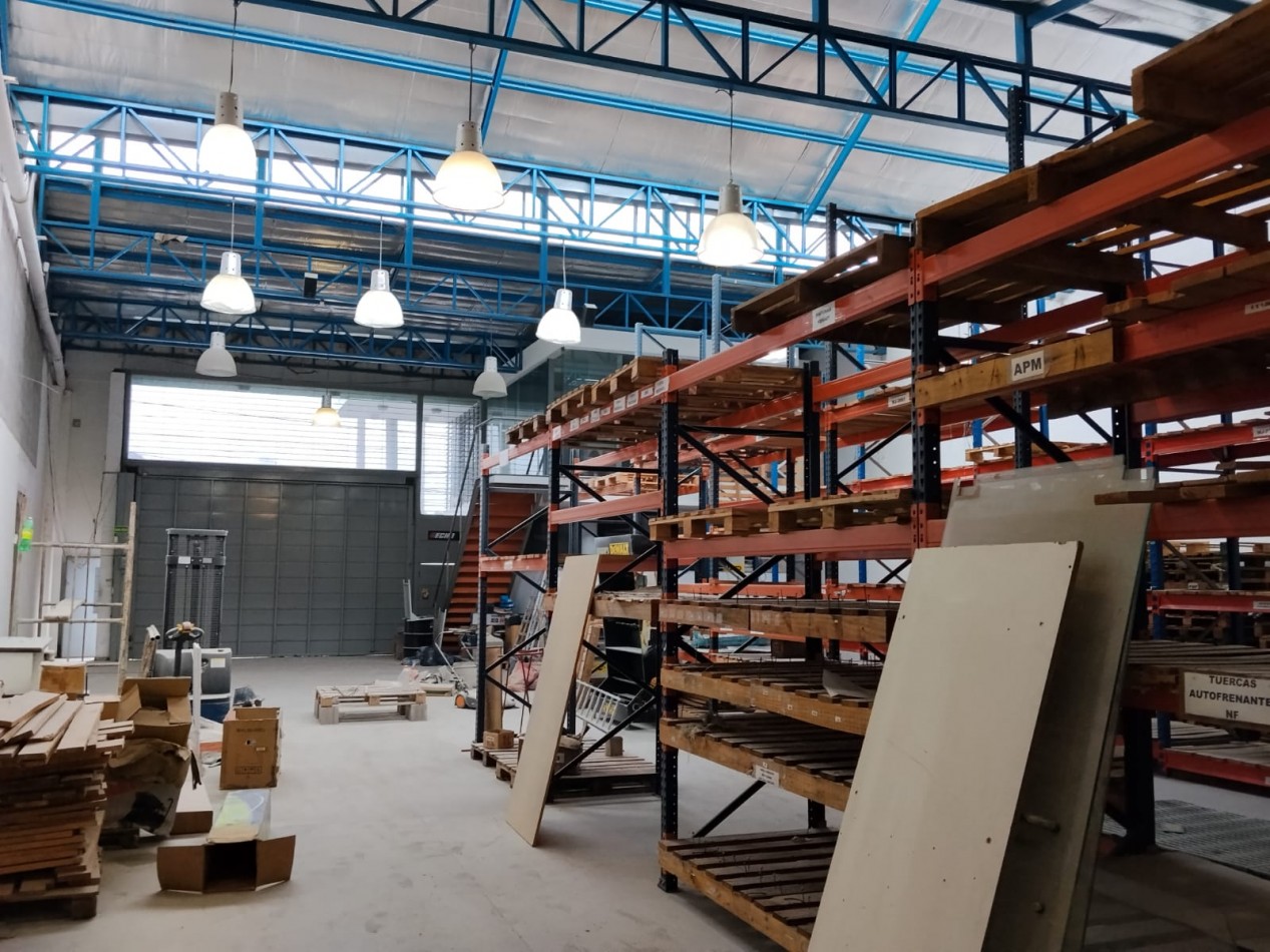 A METROS DE RUTA 20 IMPECABLE GALPON ( B° ROSEDAL) 