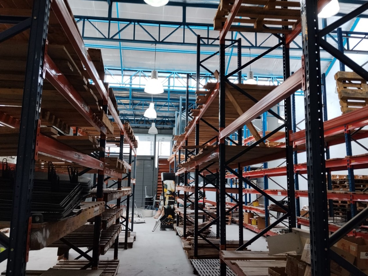 A METROS DE RUTA 20 IMPECABLE GALPON ( B° ROSEDAL) 