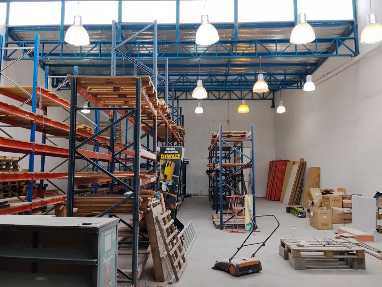 A METROS DE RUTA 20 IMPECABLE GALPON ( B° ROSEDAL) 