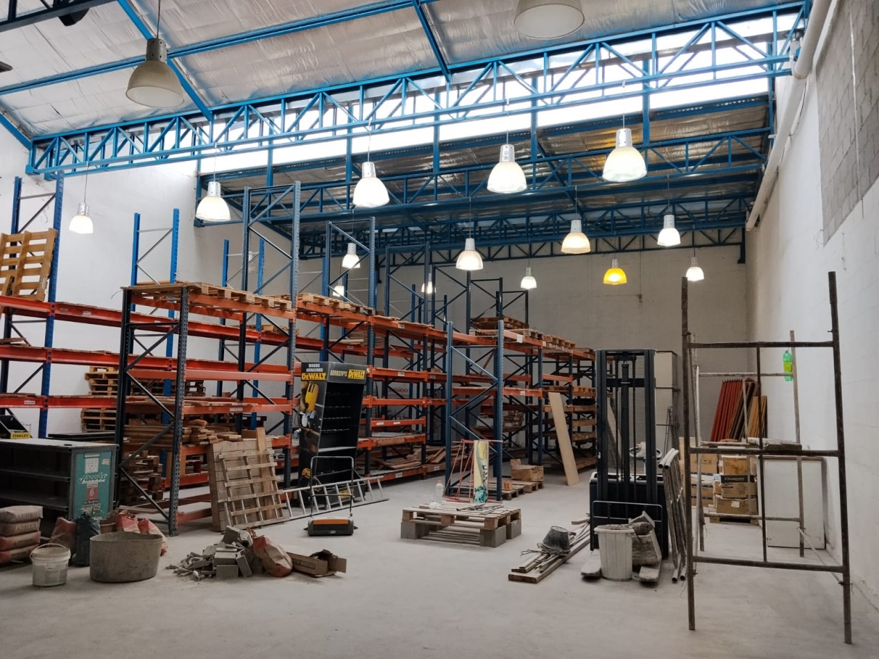 A METROS DE RUTA 20 IMPECABLE GALPON ( B° ROSEDAL) 