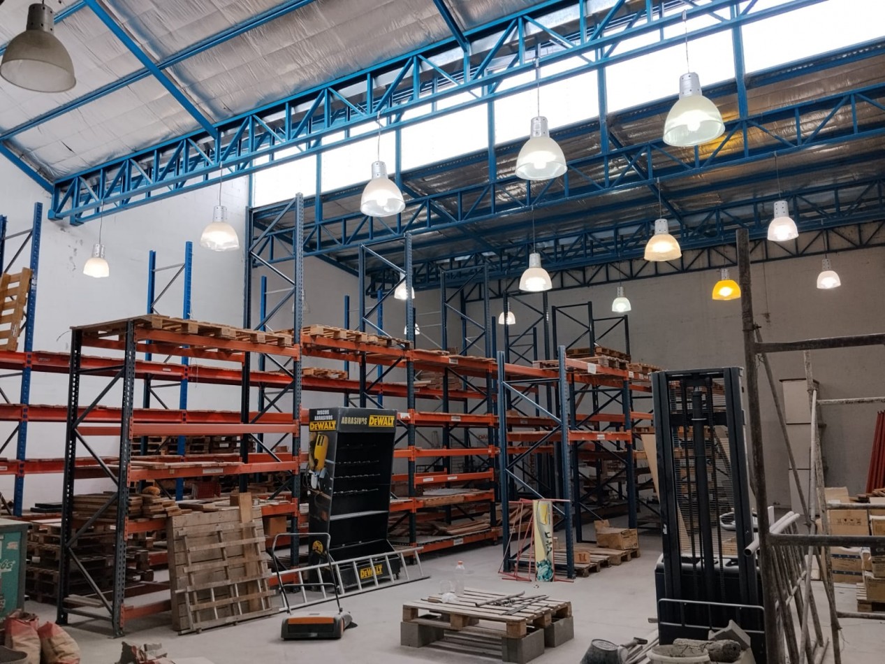 A METROS DE RUTA 20 IMPECABLE GALPON ( B° ROSEDAL) 