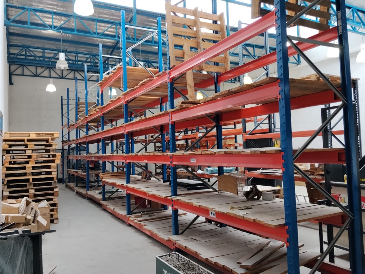 A METROS DE RUTA 20 IMPECABLE GALPON ( B° ROSEDAL) 