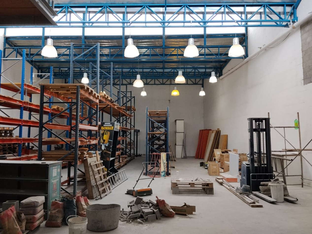 A METROS DE RUTA 20 IMPECABLE GALPON ( B° ROSEDAL) 