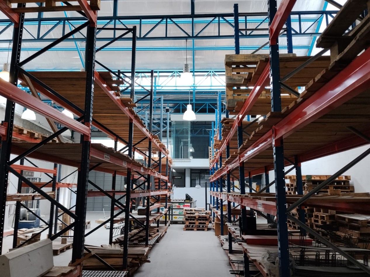 A METROS DE RUTA 20 IMPECABLE GALPON ( B° ROSEDAL) 