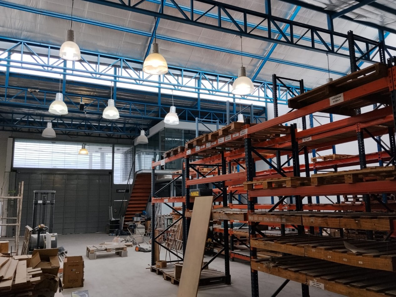 A METROS DE RUTA 20 IMPECABLE GALPON ( B° ROSEDAL) 