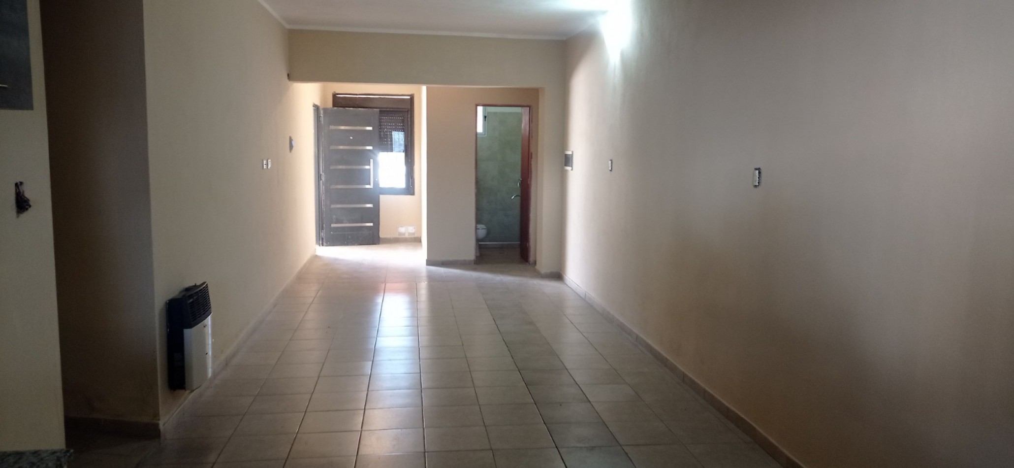 ROSEDAL, IMPECABLE VIVIENDA A UNA CUADRA DE RUTA 20.- 