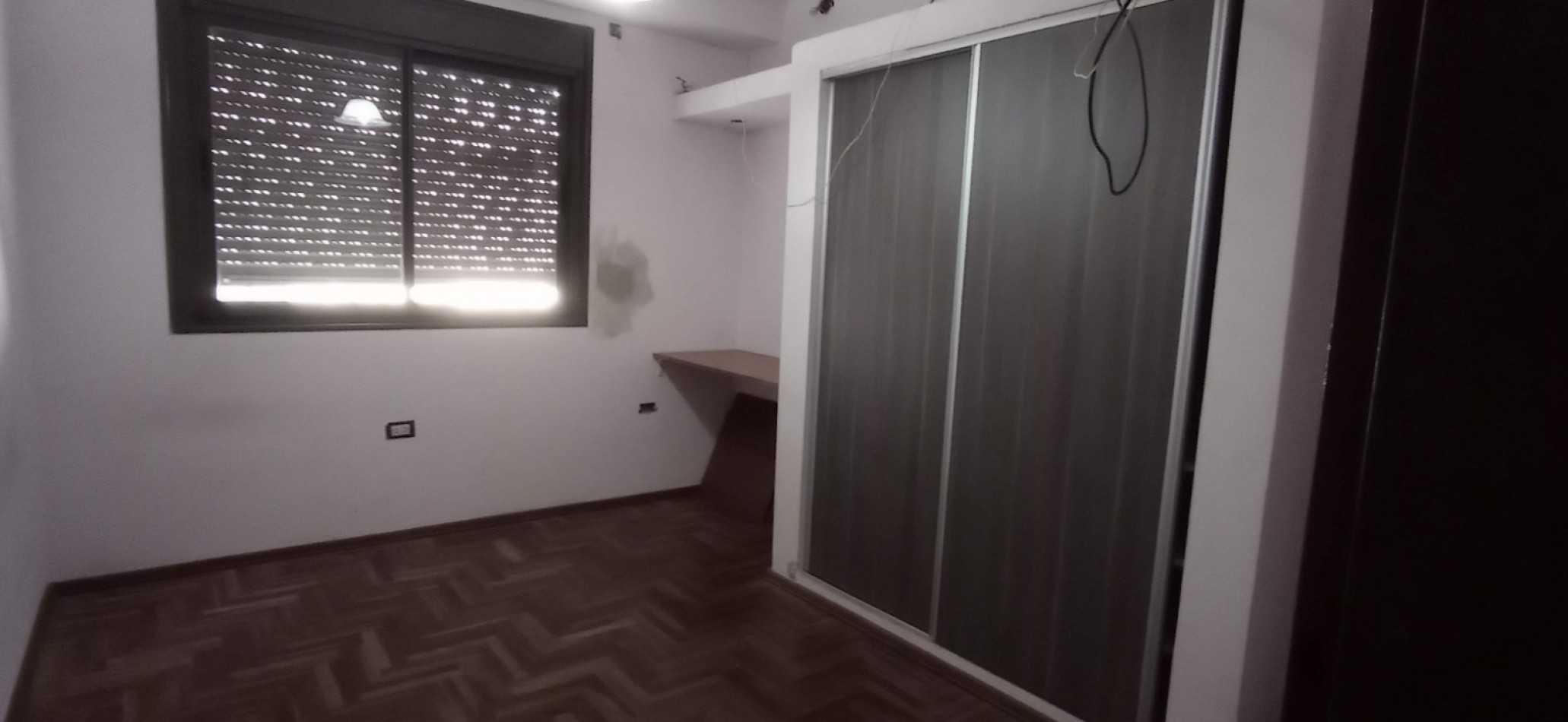 ROSEDAL, IMPECABLE VIVIENDA A UNA CUADRA DE RUTA 20.- 