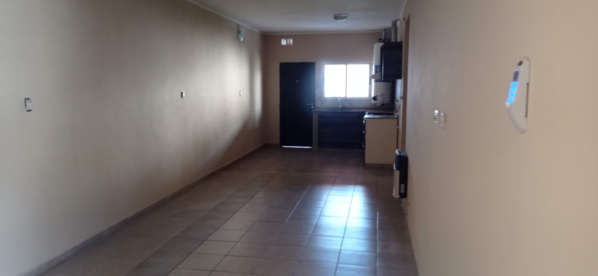 ROSEDAL, IMPECABLE VIVIENDA A UNA CUADRA DE RUTA 20.- 