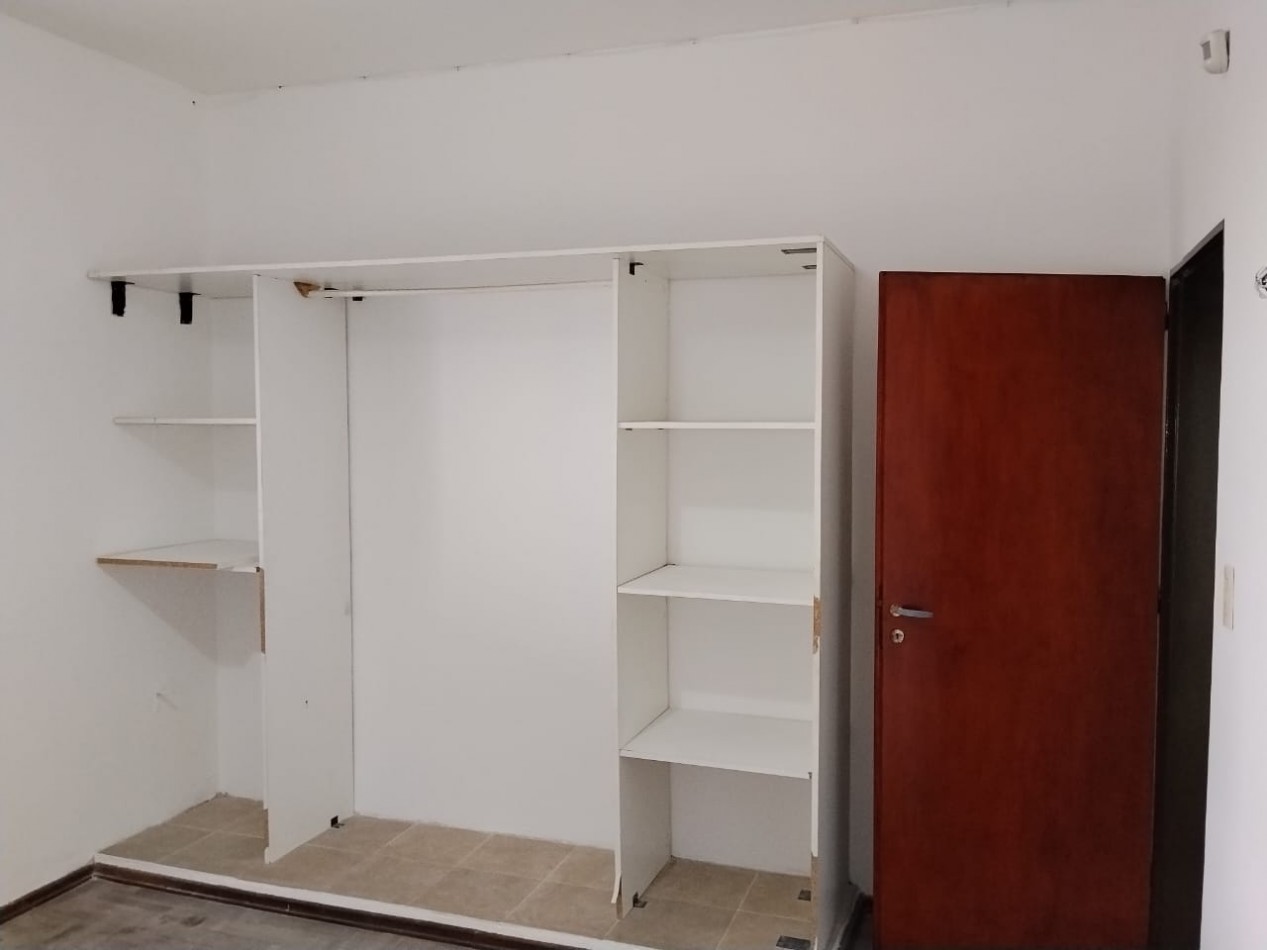 ROSEDAL, IMPECABLE VIVIENDA A UNA CUADRA DE RUTA 20.- 