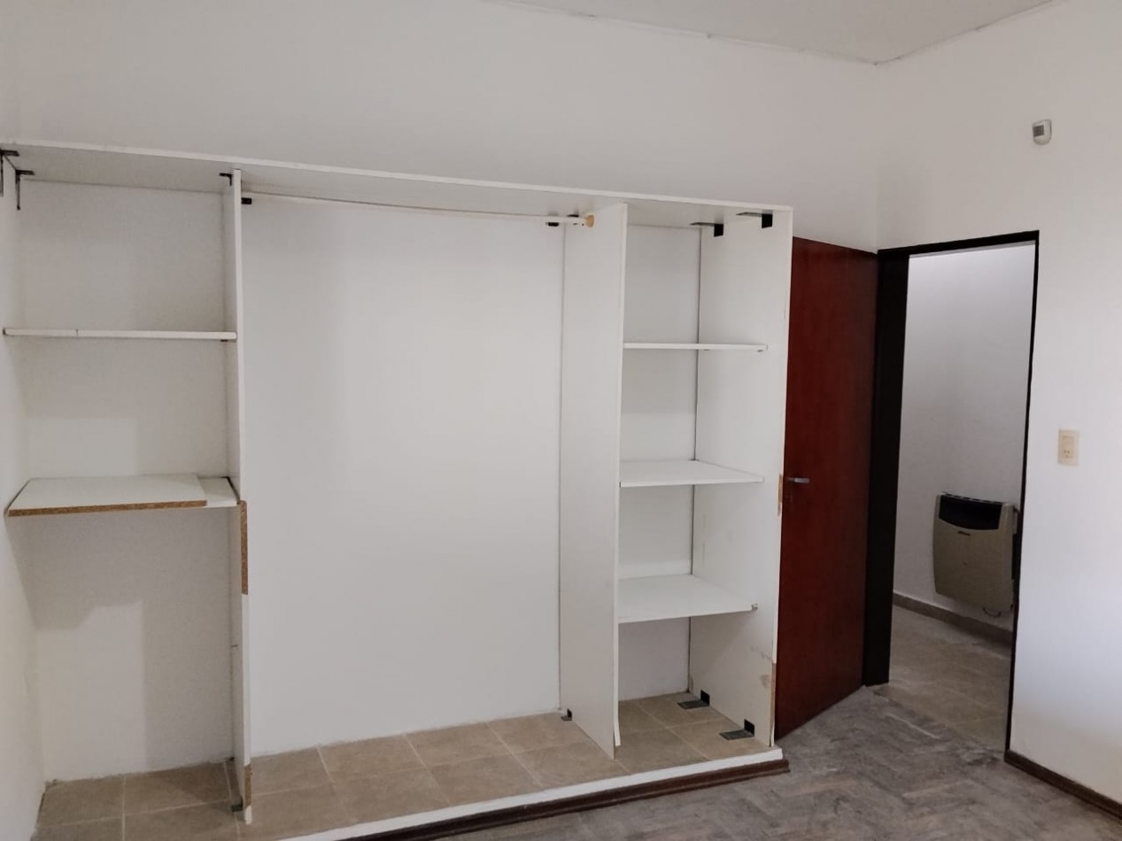 ROSEDAL, IMPECABLE VIVIENDA A UNA CUADRA DE RUTA 20.- 