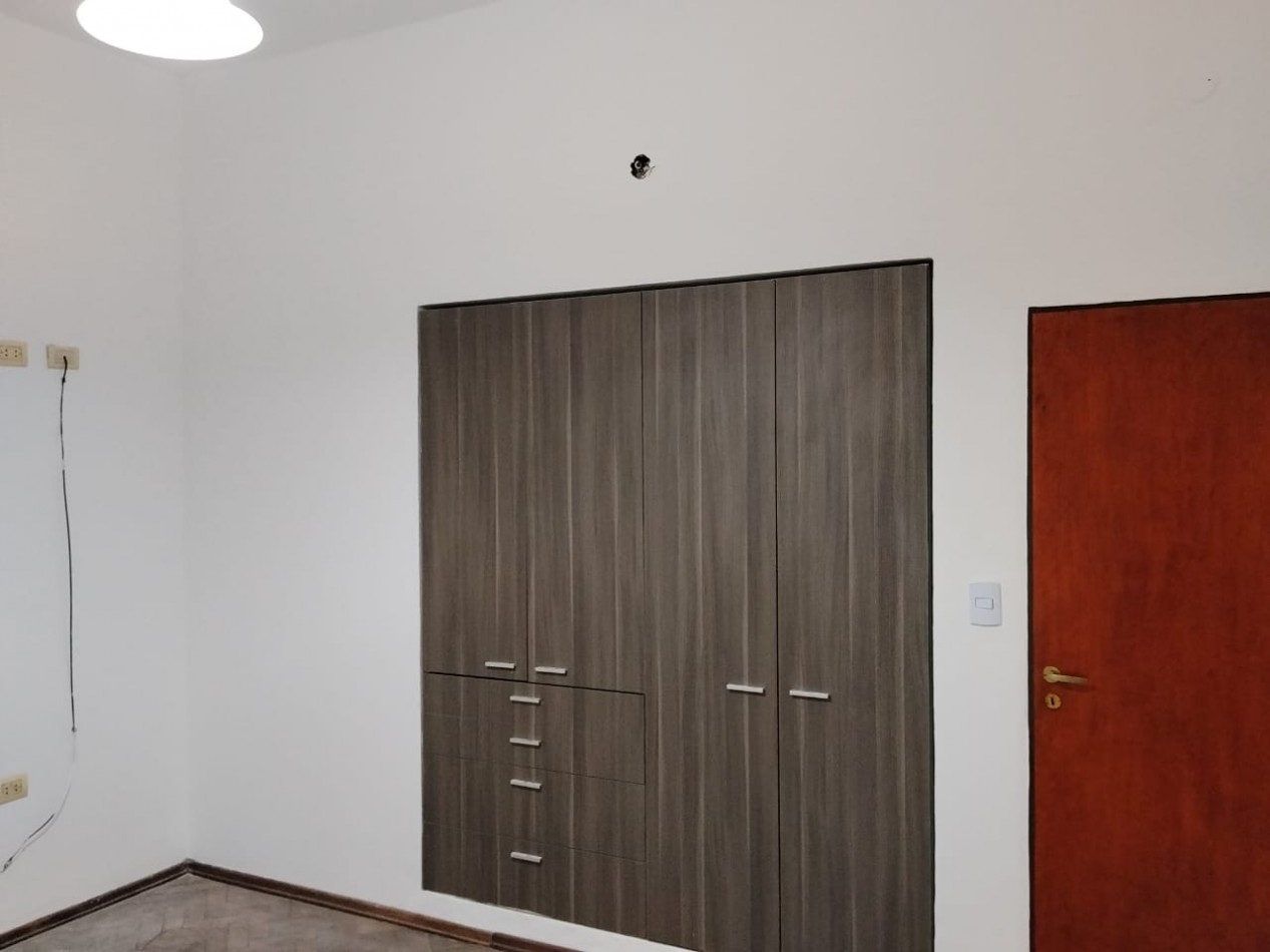 ROSEDAL, IMPECABLE VIVIENDA A UNA CUADRA DE RUTA 20.- 