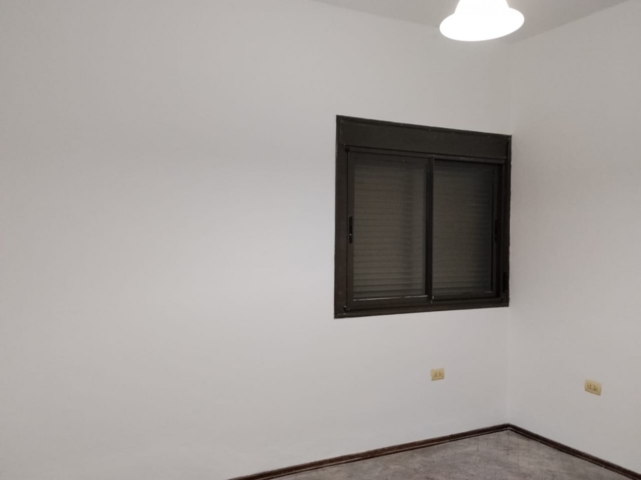 ROSEDAL, IMPECABLE VIVIENDA A UNA CUADRA DE RUTA 20.- 