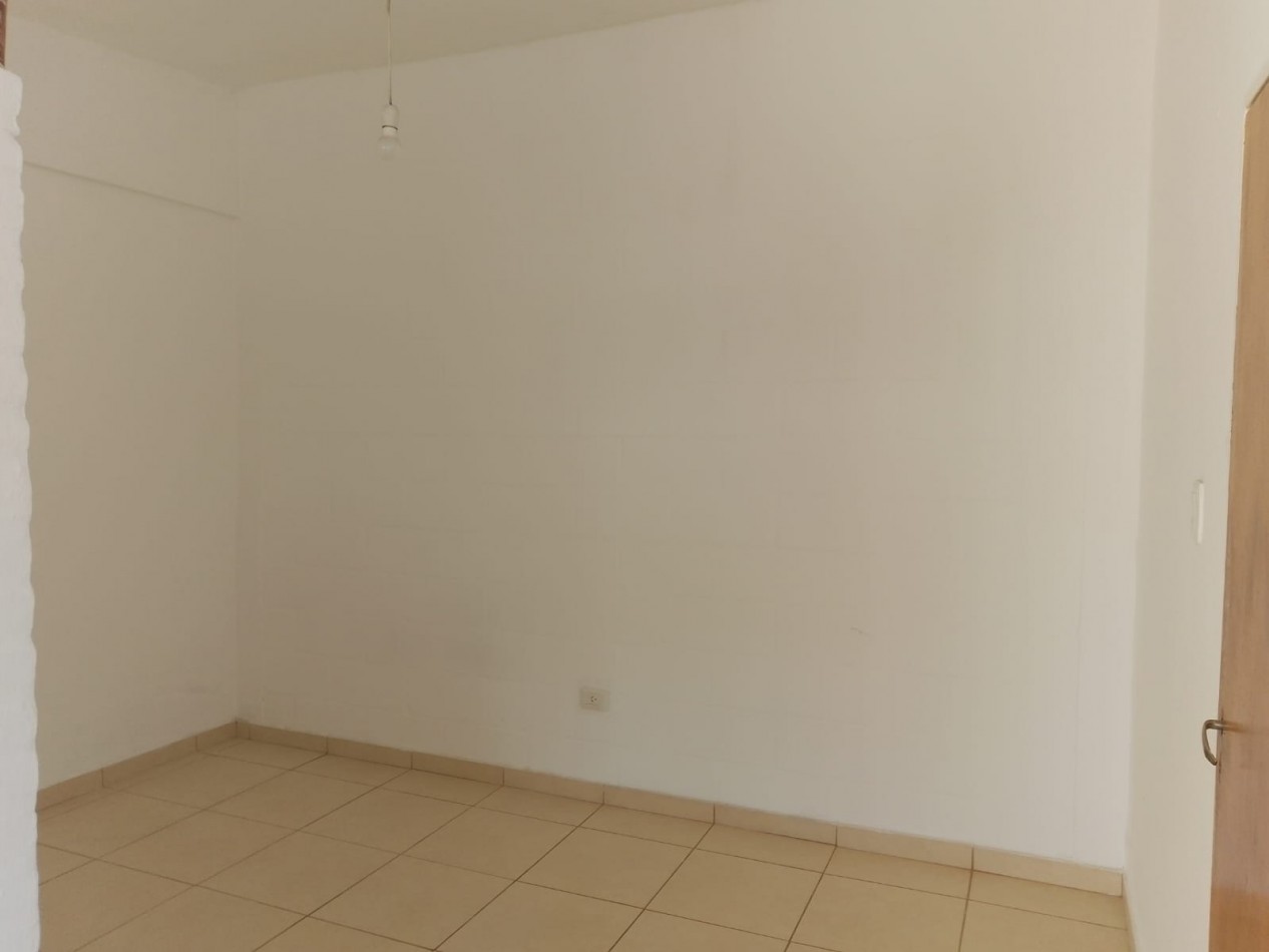 VILLA ADELA, IMPECABLE DEPARTAMENTO MONOAMBIENTE INTERNO.- 