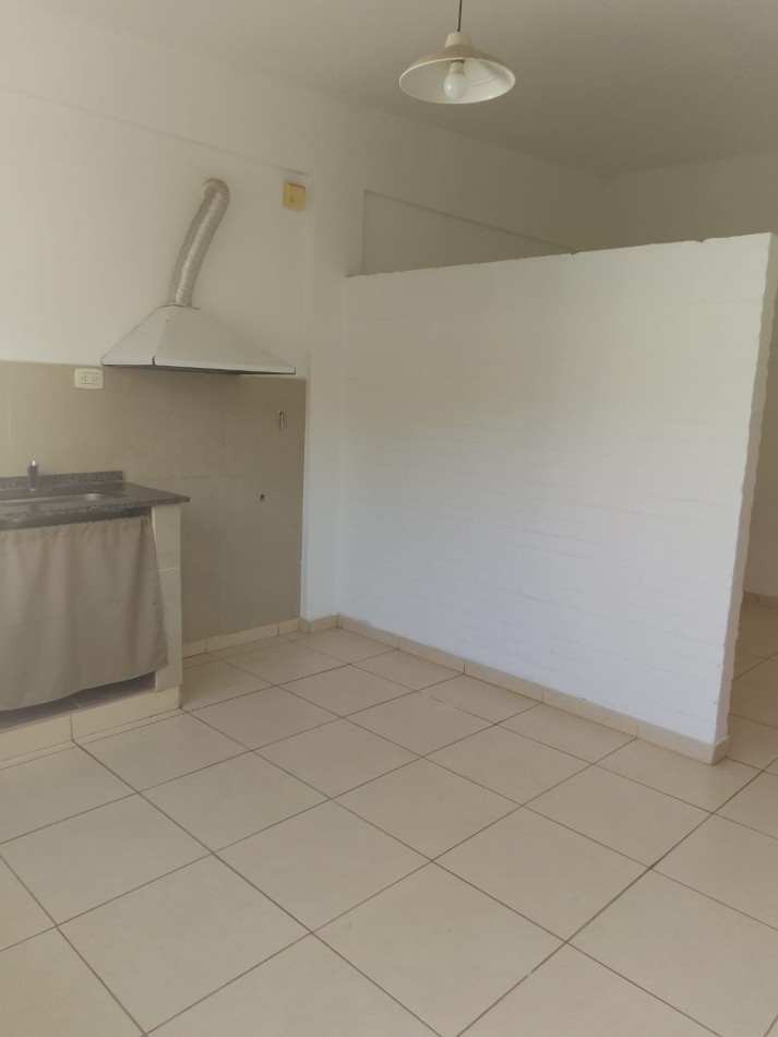 VILLA ADELA, IMPECABLE DEPARTAMENTO MONOAMBIENTE INTERNO.- 